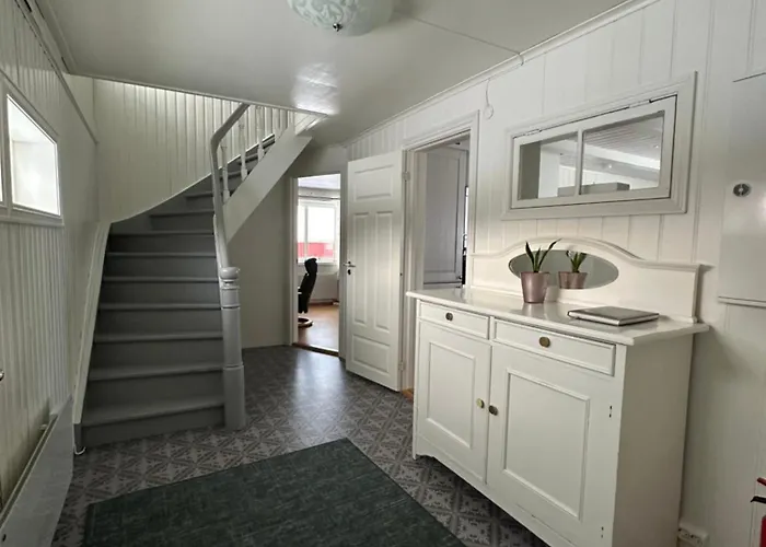 Marisletta Farm - House By The Sea